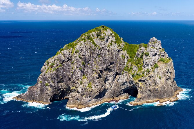 Bay of Islands Discovery Experience from Auckland incl. Hole In The Rock Cruise - Urupukapuka island and Otehei Bay lunch time: the 1.5-hour break that changes the day