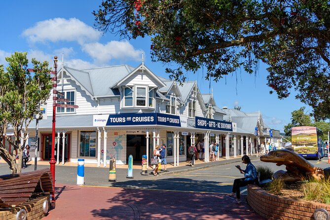 Bay of Islands Heritage Experience from Auckland incl. Waitangi & Russell - The road north: coffee stops that keep the day human