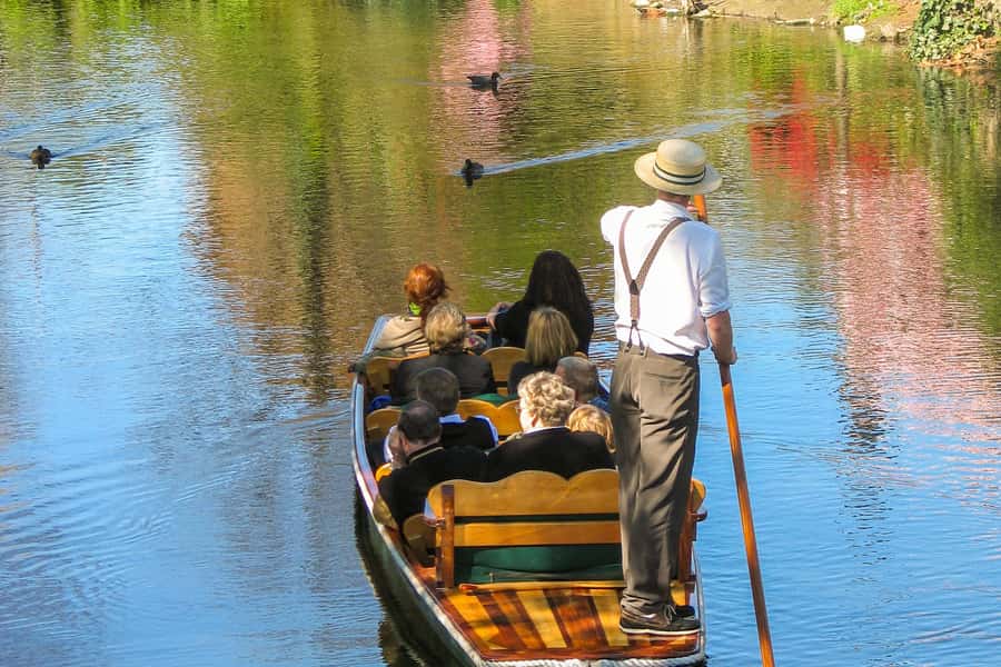 Christchurch: Gondola Ticket and Punt Ride on the Avon River - Timing, Crowds, and Why Summer Can Change the Mood