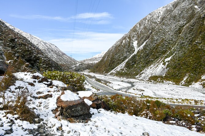 Christchurch to Arthur's Pass Day Tour: TranzAlpine Train & Lunch - Road-trip stops that set the mood: Waimakariri, Porters Pass, and quick alpine lakes