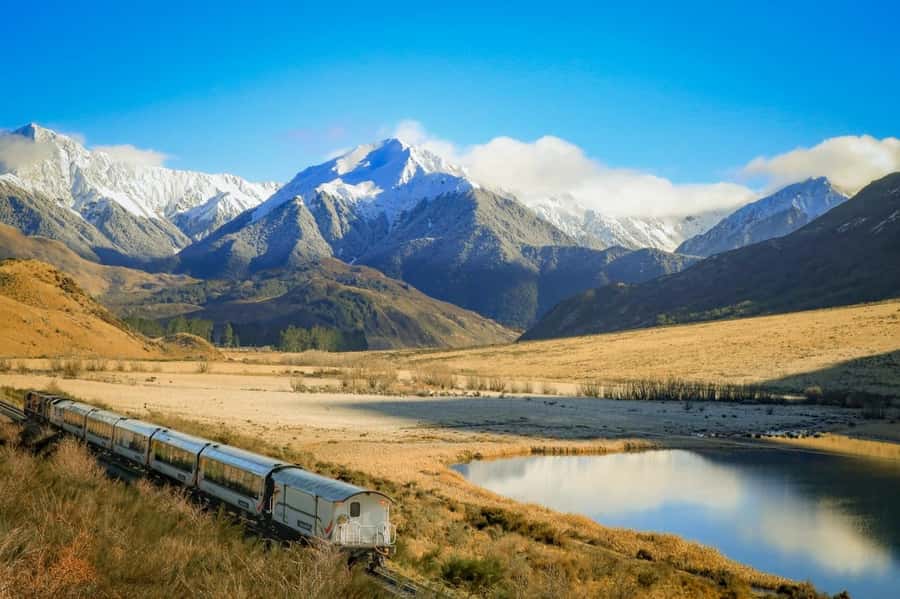 Christchurch to Franz Josef 1 Way Tour inc TranzAlpine Train - Lake Ianthe photo stop: tiny timing, big payoff for the observant