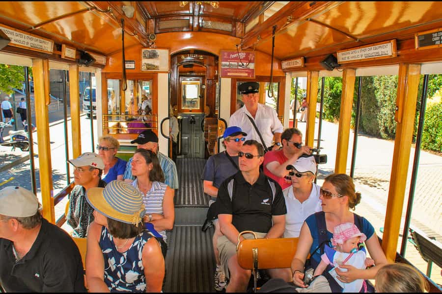 Christchurch: Tram, Punt and Gondola Ride Combo Ticket - The Avon punt: 30 minutes that feel like a reset button