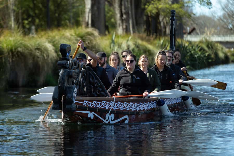 Christchurch: Waka Paddling Experience on the Avon River - What to bring (and what not to), so the hour stays fun