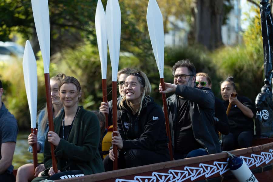 Christchurch: Waka Paddling Experience on the Avon River - 794 Colombo Street: getting oriented before you step into the waka