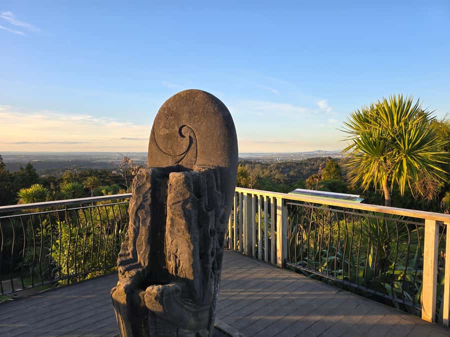 “City & Coast & Country” – A Relaxed Day Tour from Auckland - Arataki Visitor Centre and the kauri experience above the city