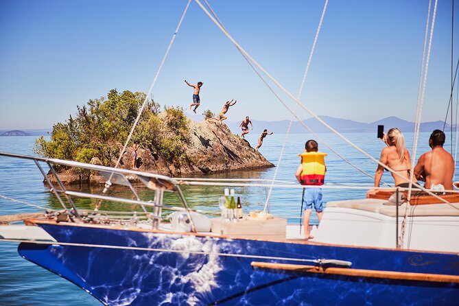 Classical Sailing - Māori Rock Carvings -Taupo Sailing Adventures - Check-In and Meeting Point: Be There Early Enough to Relax