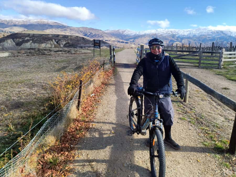 Cromwell: Lake Dunstan Trail Bike Rental and Luxury Shuttle - E-bike control modes you’ll actually use (off and eco)