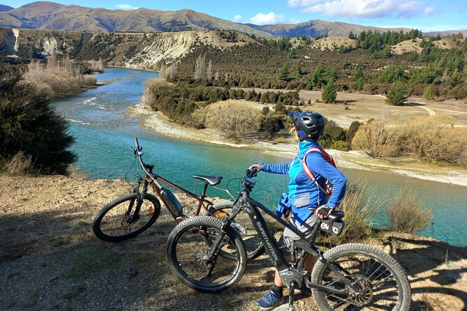 ebike tour lake Dunstan wine tasting - E-bike support, safety focus, and what to watch for