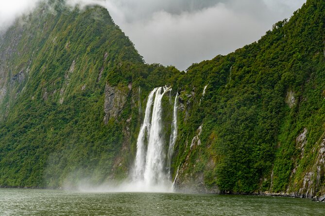 Epic Milford Guided Tour from Te Anau - Getting started at 7:45 am, and what your group size means