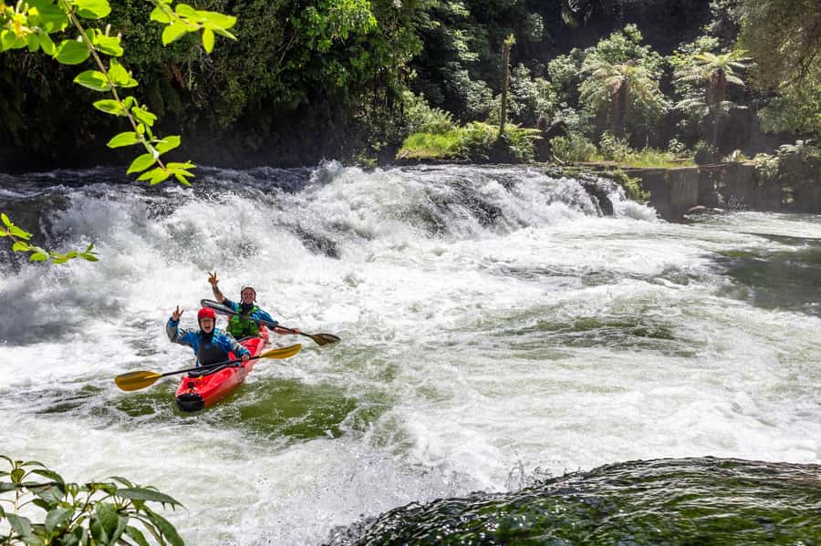 Epic Tandem Kayak Tour down the Kaituna River Waterfalls - How the tandem setup and extra kayaker keep beginners steady