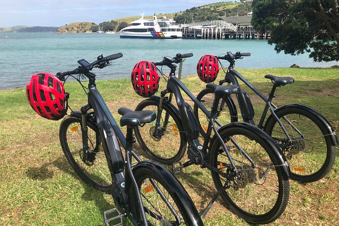 eRide Waiheke 5 bays ride - Ride safety that actually helps: helmets, bike lock, and downhill control