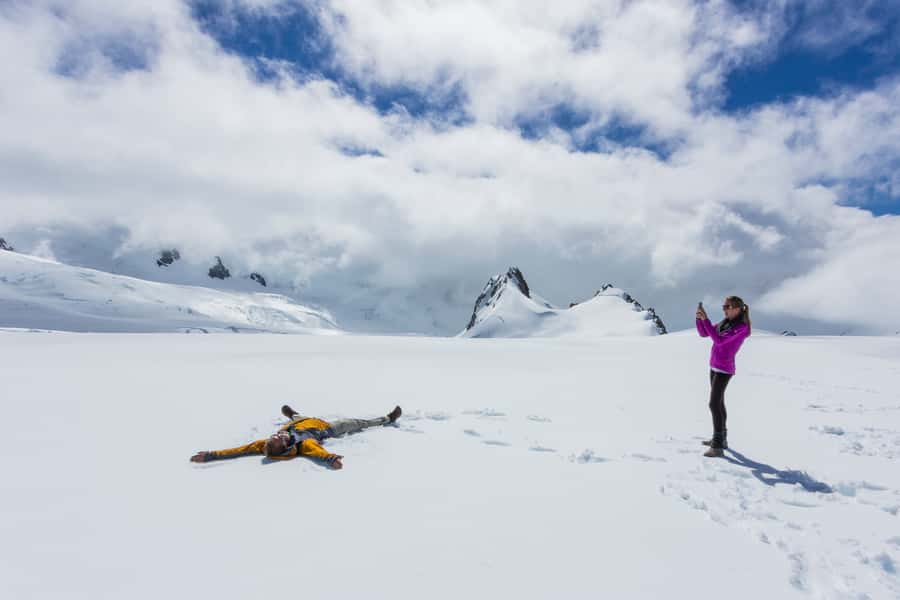Fox Glacier: Scenic Helicopter Flight with Snow Landing - Pilot-guides: the difference between noise and information