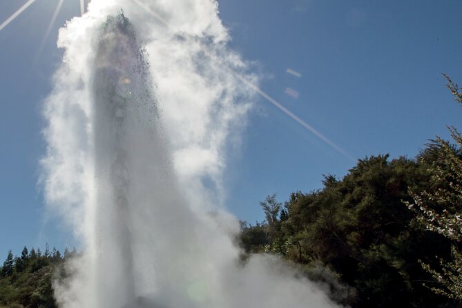 From Auckand: Waiotapu and Polynesian Spa Rotorua Day Tour - How the guides shape the day, from Jason (JJ) to Jamie