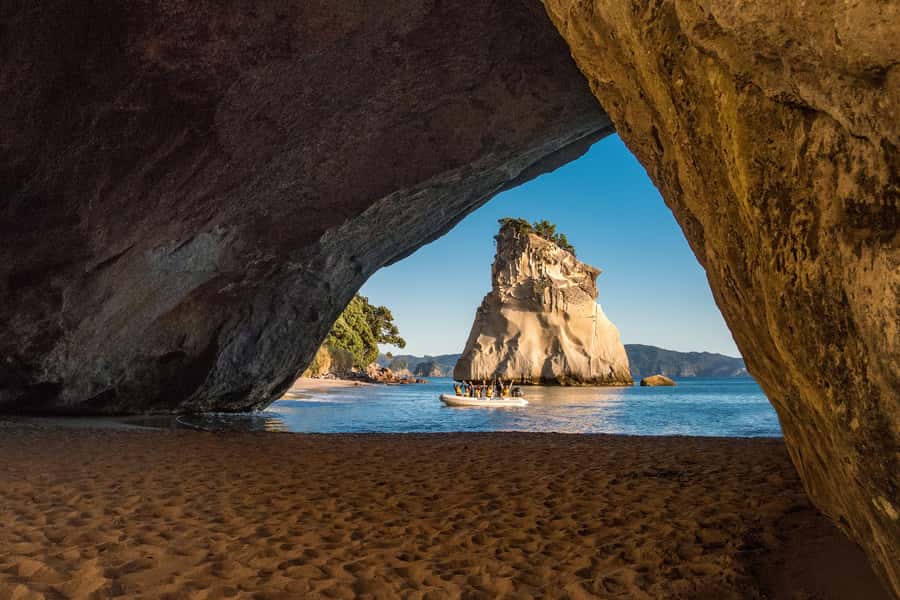 From Auckland: Cathedral Cove & Hot Water Beach Tour - Kiwi-style picnic at a beach cafe: how to avoid lunch disappointment