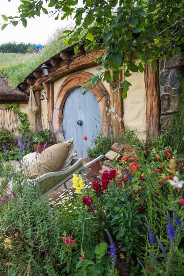 From Auckland: Guided Hobbiton Movie Set Small Group Tour - Entering Hobbiton: What a 2.5-Hour Guided Tour Feels Like