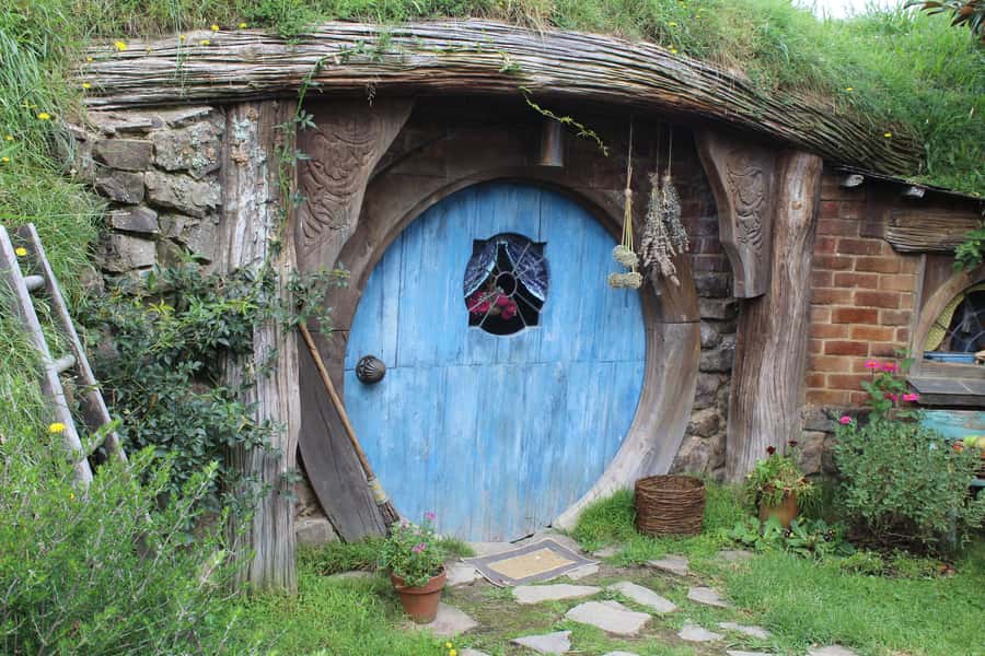 From Auckland: Hobbiton Afternoon Tour - Arriving at Hobbiton: Shires Rest for Food, Souvenirs, and an Easy Start