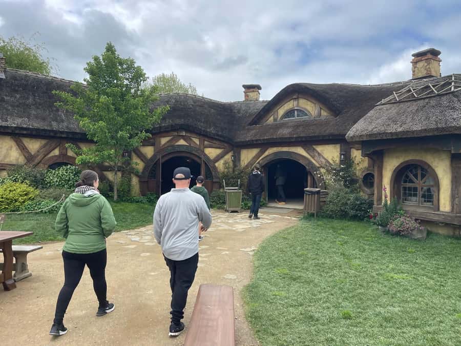 From Auckland: Hobbiton Movie Set and Waitomo Caves Tour - Green Dragon Inn Drink and the End of the Movie Magic