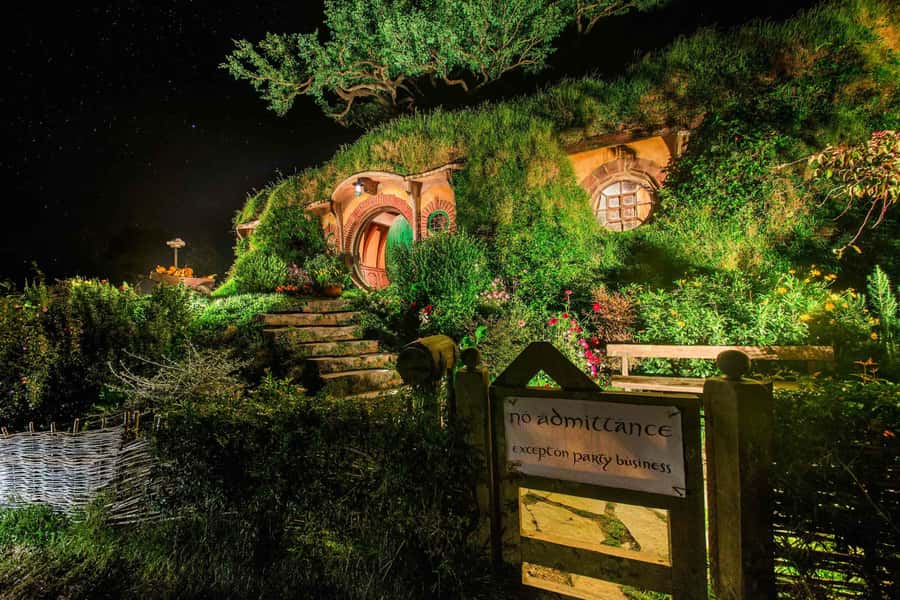 From Auckland: Hobbiton Movie Set Full-Day Small-Group Trip - Heading Back to Auckland: Waikato River Views and a Respectful Cultural Stop