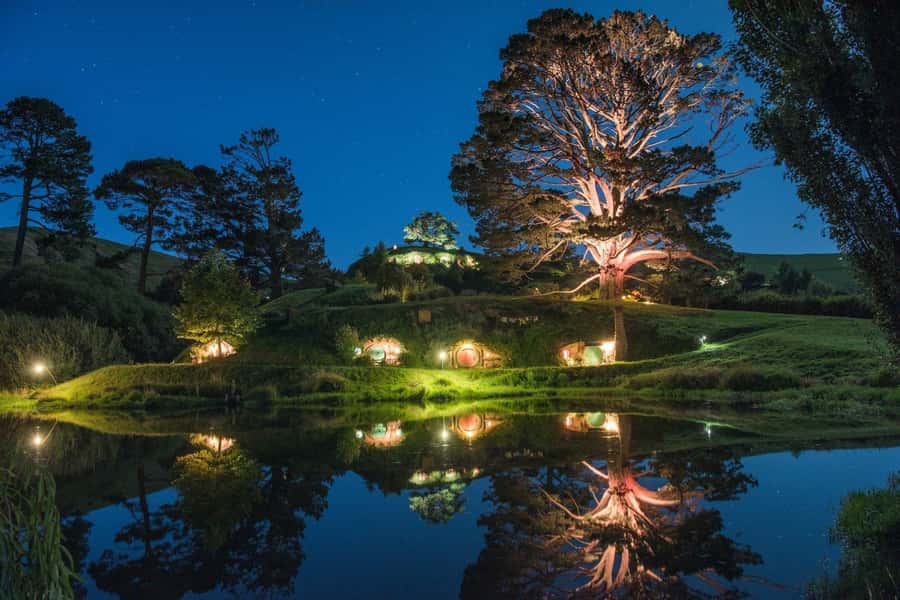 From Auckland: Hobbiton Movie Set - Private Tour - Bag End photos and Green Dragon Inn: the included moments you will remember