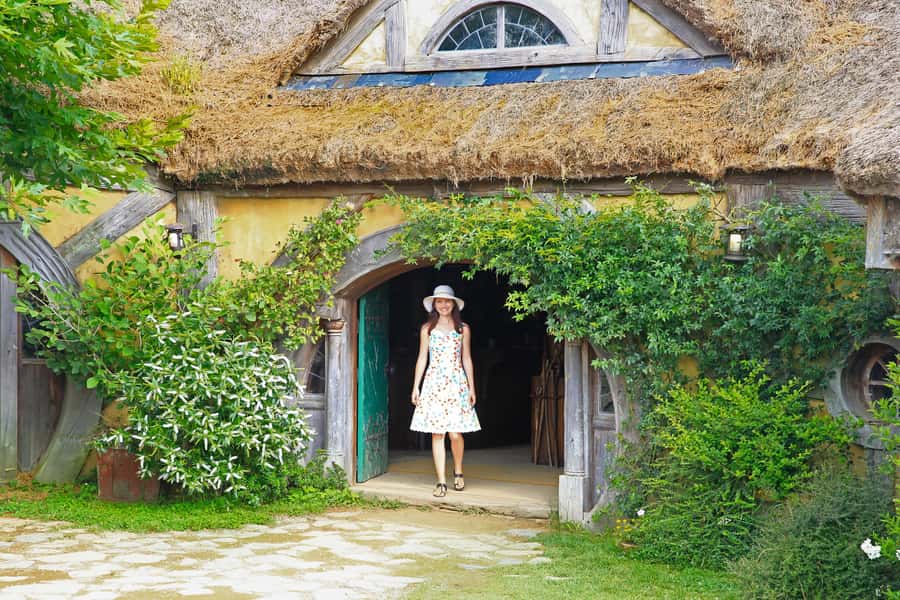 From Auckland: Hobbiton & Rotorua Tour with Lunch at Te Puia - Hobbiton Guided Tour: 2.5 Hours, New Hobbit Holes, and the Green Dragon