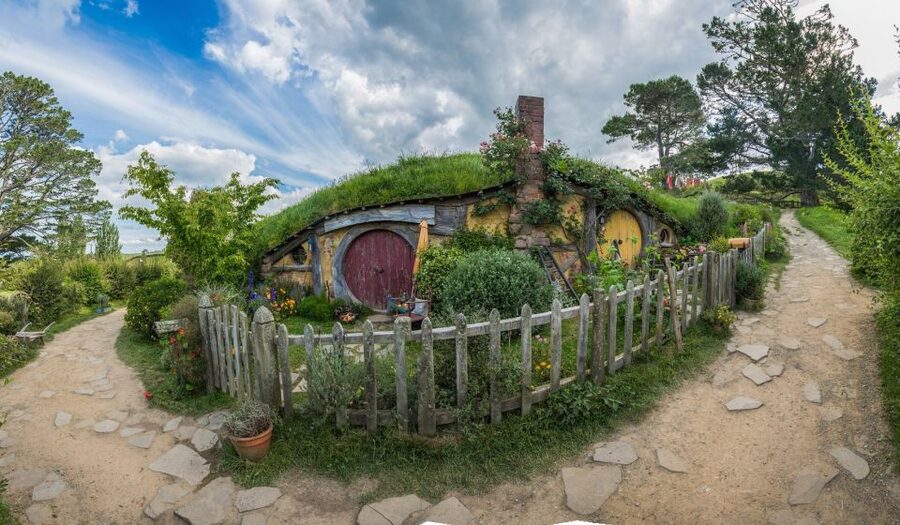 From Auckland: Hobbiton & Waitomo Caves Day Trip with Lunch - The scenic drive: Waikato River views and Maori cultural context on the way