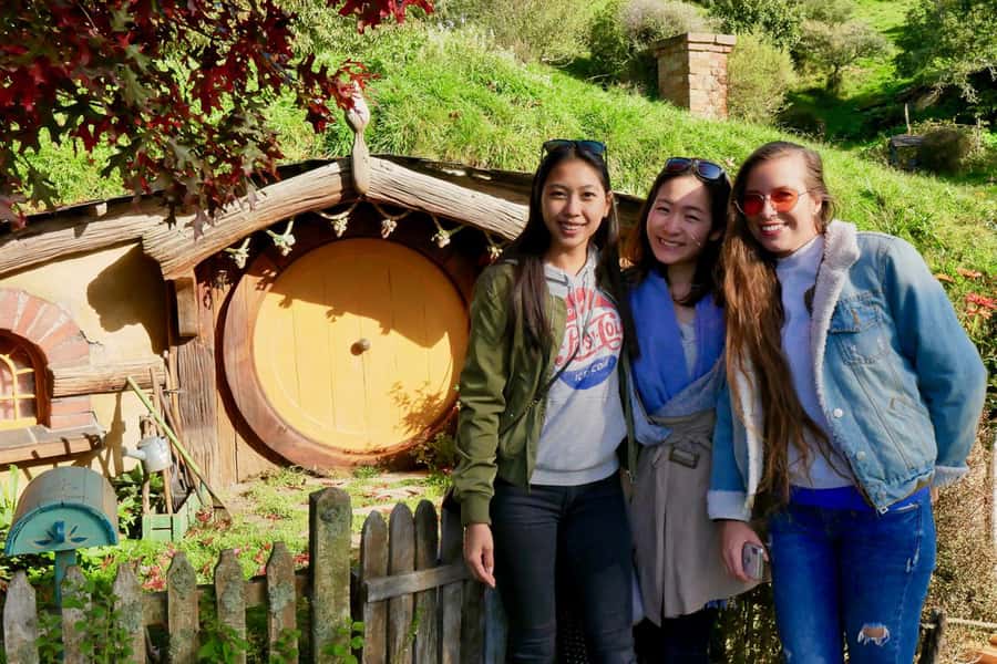 From Auckland: Hobbiton & Waitomo Caves Full-Day Trip - Key things that make this full-day combo work