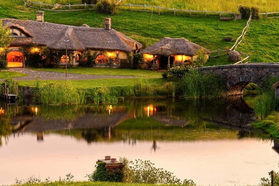 From Auckland: Hobbiton & Waitomo Caves Full-Day Trip - A luxury day that combines two NZ icons