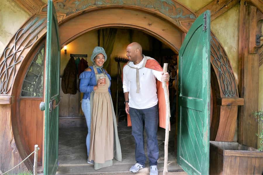 From Auckland: Hobbiton & Waitomo Caves Full-Day Trip - Timing and weather: how to keep the day feeling smooth