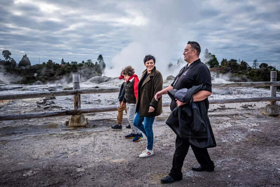 From Auckland: Rotorua Te Puia, Haka & Polynesian Spa Tour - Polynesian Spa: hot mineral pools with real lake views