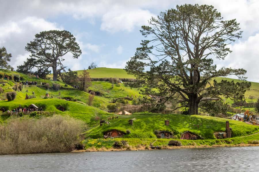 From: Auckland: Rotorua via Hobbiton Tour One Way Tour - A one-way Auckland to Rotorua day built around Hobbiton
