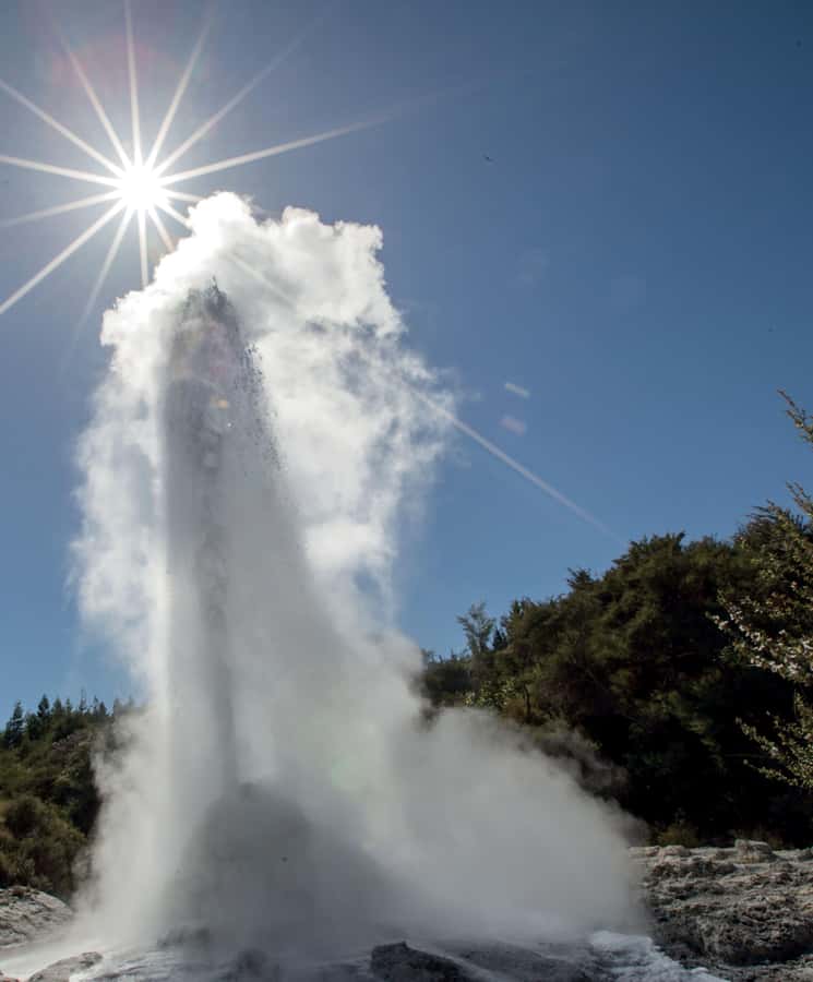 From Auckland: Wai-O-Tapu & Polynesian Spa Rotorua Day Tour - Auckland to Rotorua by van: long day, good momentum