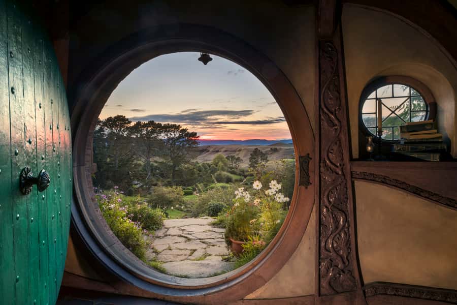 From Auckland: Waitomo & Hobbiton Bus Tour with Lunch - Who Should Book This Tour, and Who Might Reconsider