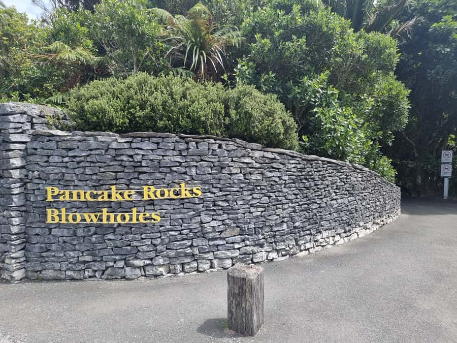 From Greymouth: Punakaiki Blowholes & Pancake Rocks Tour - Truman Track Viewing Platform, Sandy Bay, and Rock Pools at Low Tide