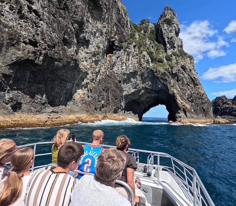 From Paihia: Scenic Cruise with Roberton Island Stopover - Roberton Island and the Twin Lagoons lookout walk