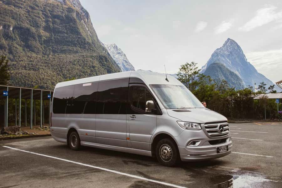 From Queenstown: Milford Sound Cruise and Scenic Drive - From Queenstown to Milford Sound, a long day that stays calm