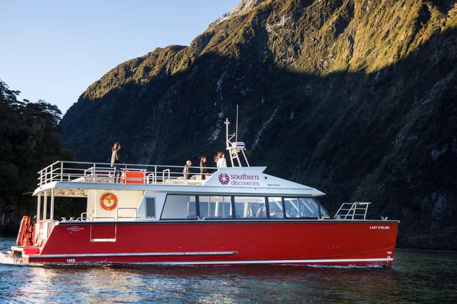 From Queenstown: Milford Sound Flight and Cruise with Lunch - On the Bridge With the Skipper, Plus the Optional Docks Walk
