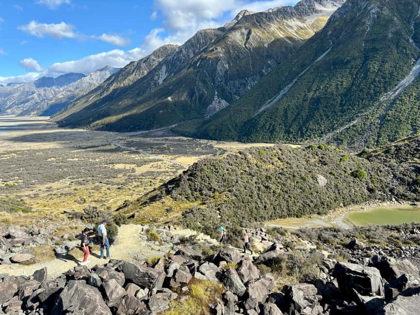 From Queenstown: Mt Cook & Tasman Glacier Viewpoint Day Tour - Starting the day right: Kawarau Suspension Bridge and Roaring Meg