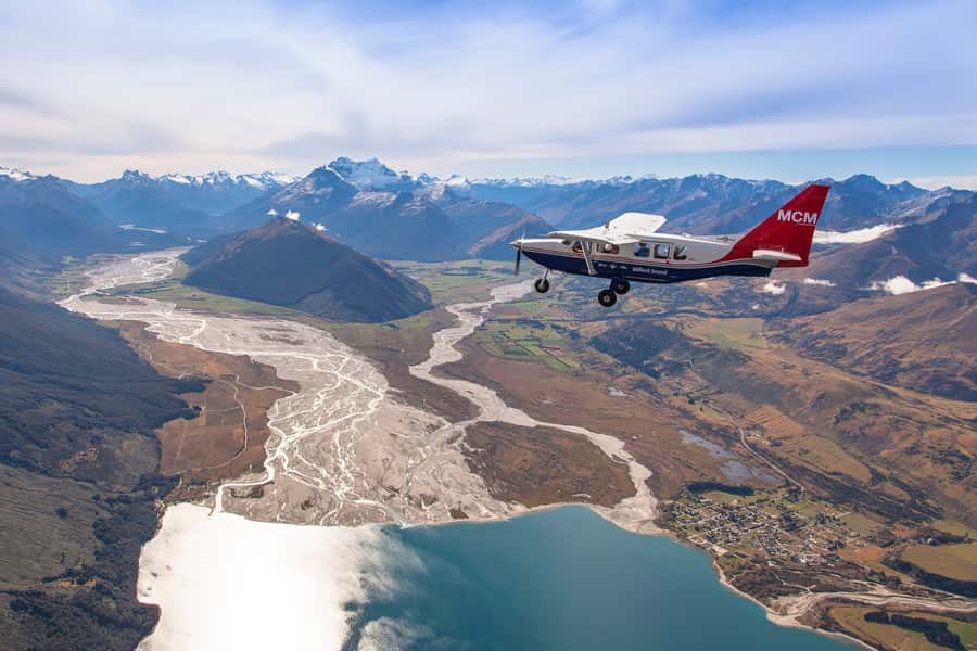 From Queenstown: Scenic Flight to Milford Sound - From Central Otago to Lake Wakatipu: you see New Zealand’s layers form