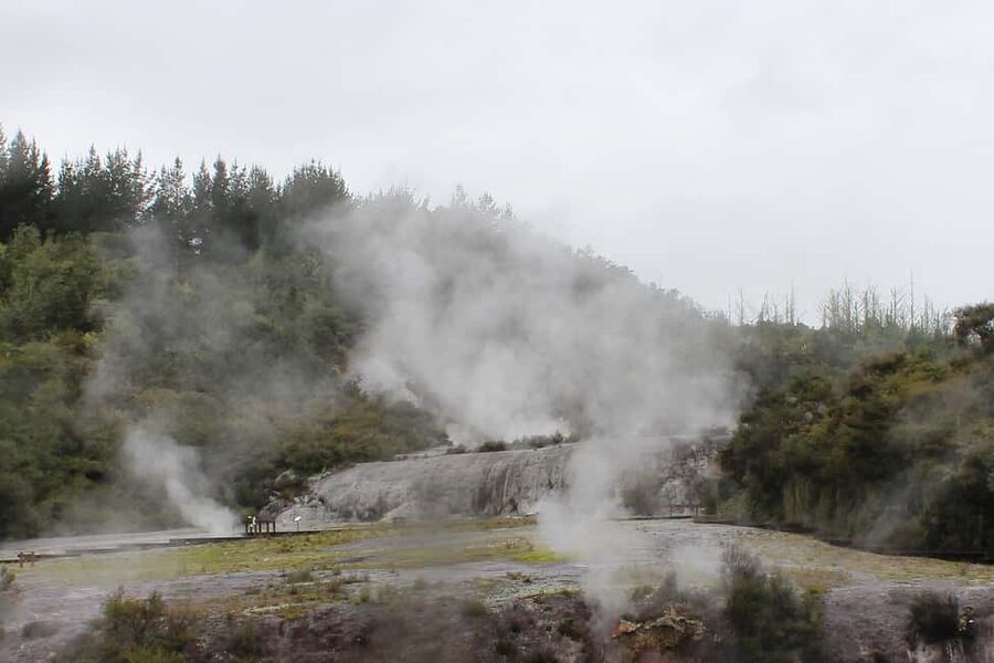 From Rotorua: Taupo Day Trip with Orakei Korako or Waiotapu - What to bring and wear for geothermal paths