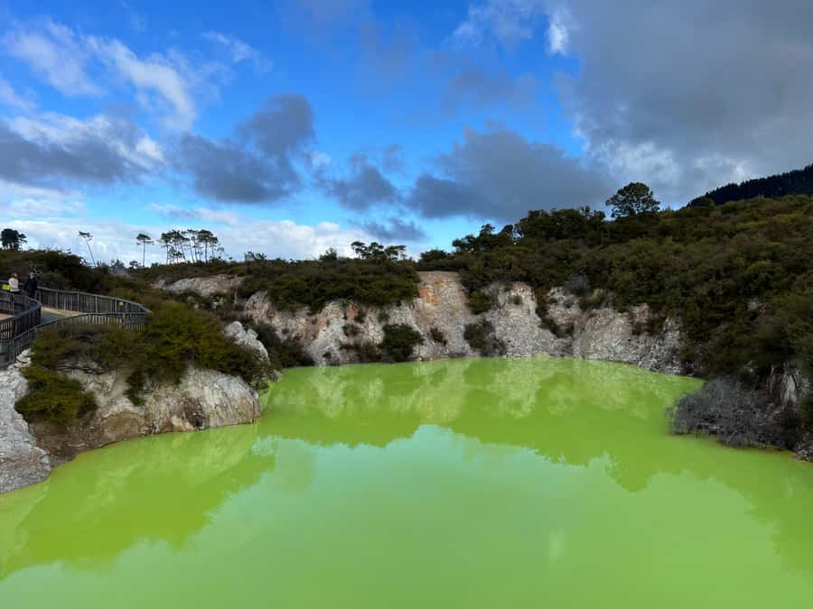 From Rotorua: WAI-O-TAPU Geothermal Wonderland Half-Day Tour - Meeting point at Rotorua iSite, and a small tip that saves confusion