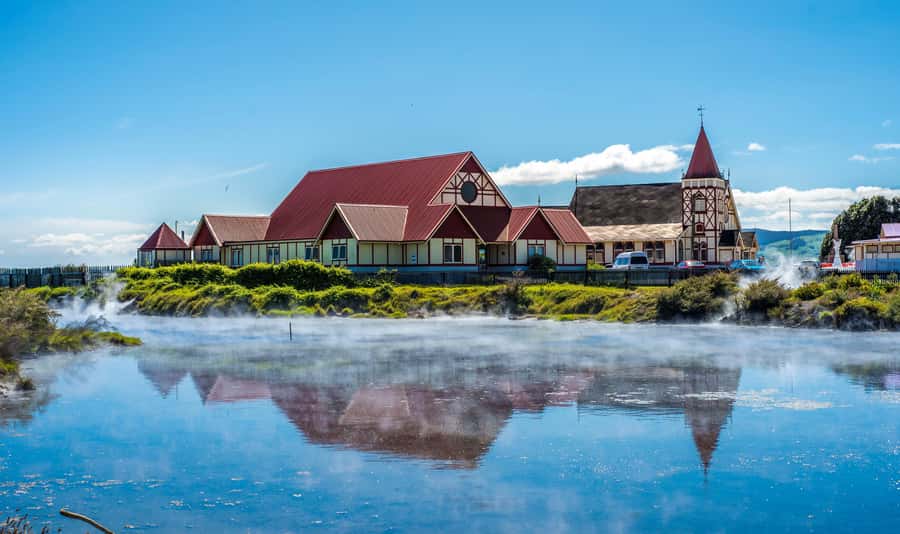 From Rotorua: Wai-O-Tapu, Waimangu and Te Puia Full-Day Tour - Te Puia cultural time and the Pohutu Geyser experience