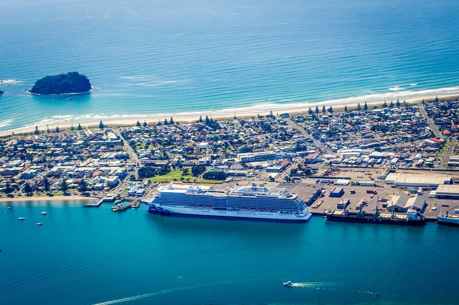 From Tauranga: Skydive over Mount Maunganui - Who This Is For in Tauranga, and Who Might Skip It