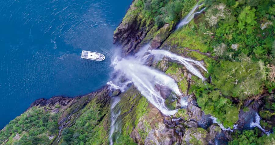 From Te Anau: Milford Sound Small-Group Tour Including Lunch - Te Anau to Milford Sound, a route that builds anticipation