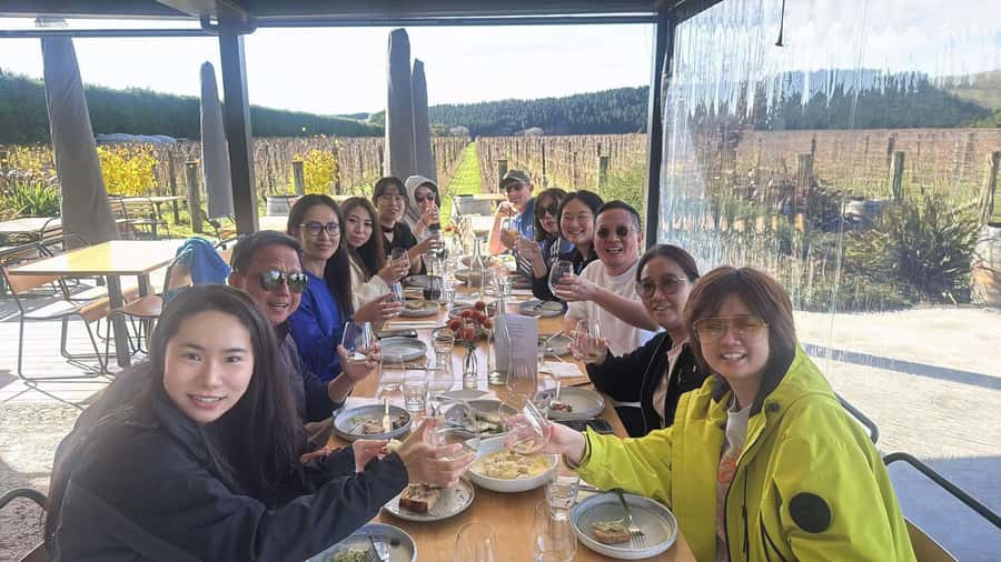 From Wellington: Half-Day Foodie Tour of the Wairarapa - Martinborough Winery Tasting: Pinot Noir Country in 75 Minutes