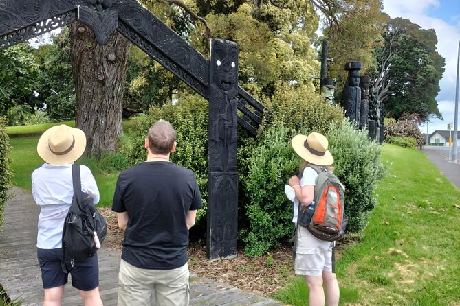 Guided Māori History and Culture Tour to Rotorua and Tauranga - Tauranga Crossing lunch: a pie break with real local hype