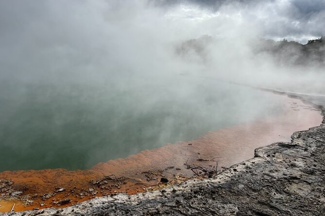 Half-Day Tour - Ex Rotorua: WAI-O-TAPU Thermal Wonderland - Lady Knox Geyser at 10:15 am: The Wait, the Eruption, the Science Bit