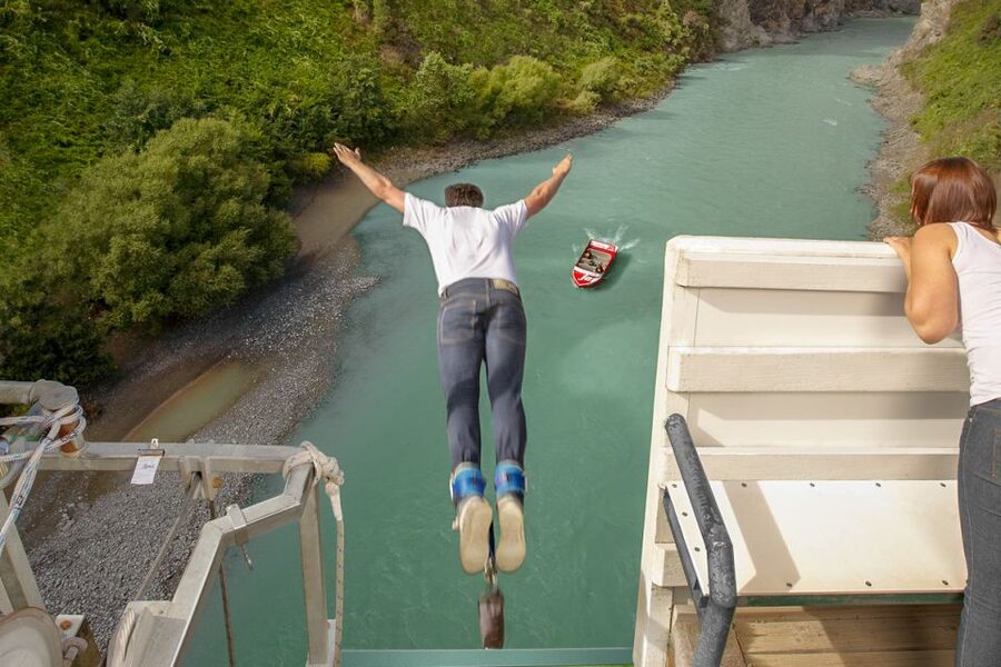 Hanmer Springs: 35-Meter Bungy Jump off Waiau Bridge - Who Should Book This Bungy Jump, and Who Might Want to Sit Out