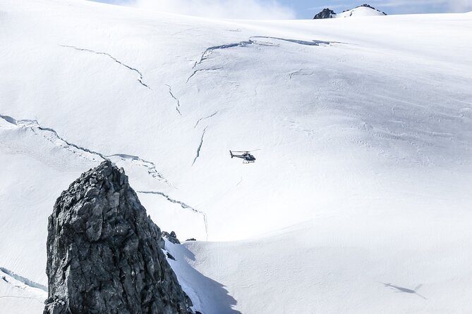 Helicopter Tour Including Glacier Landing from Queenstown - A 1-hour helicopter route that actually teaches you the glacier