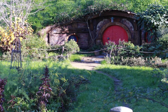 Hobbiton and Waitomo Caves from Auckland - Smaller Group - Lunch Breaks, What’s Included, and What to Bring