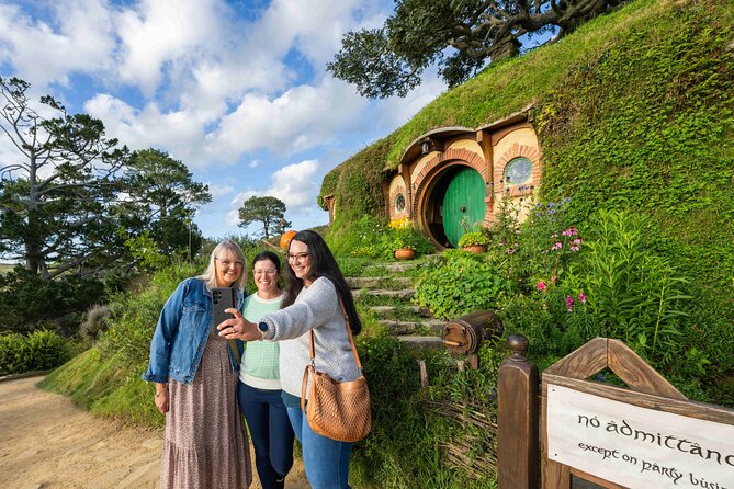Hobbiton and Waitomo Caves Small Tour from Auckland - Key Highlights Worth Your Attention